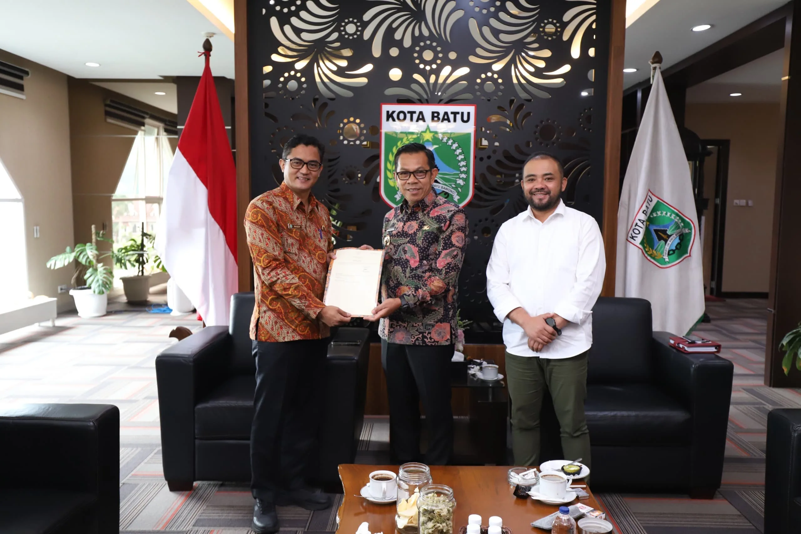 BPN Serahkan 6 Sertifkat Aset Redistribusi Tanah