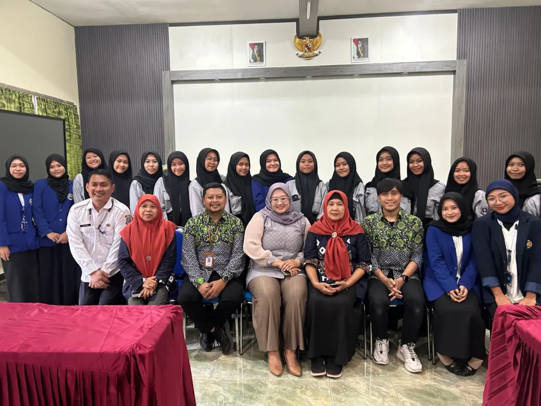 Transformasi Kompetensi Guru MGMP Akuntansi melalui Pelatihan Software Accurate untuk Kebutuhan Dunia Usaha dan Industri