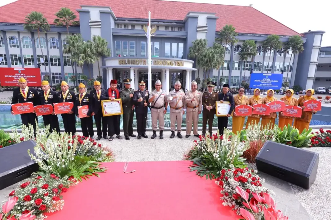 Peringati Hari Pahlawan, Pemkot Batu Serahkan Tali Asih kepada Veteran
