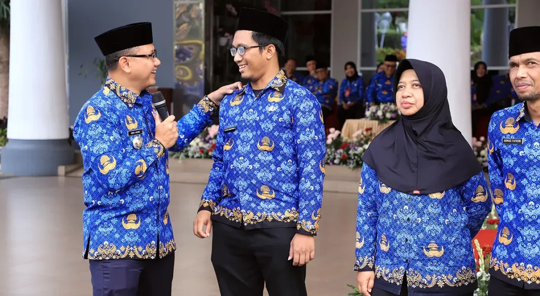 Tingkatkan Etos Kerja, Pj Berangkatkan Umrah ASN