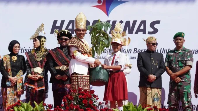Momen Hardiknas, Wali Kota dan Wakil Wali Kota Batu Luncurkan Program 1000 Sarjana