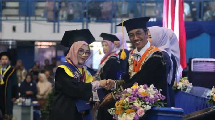 Gelar Wisuda Tahap II Tahun 2025, Polinema Kukuhkan 830 Lulusan Berdaya Saing Global