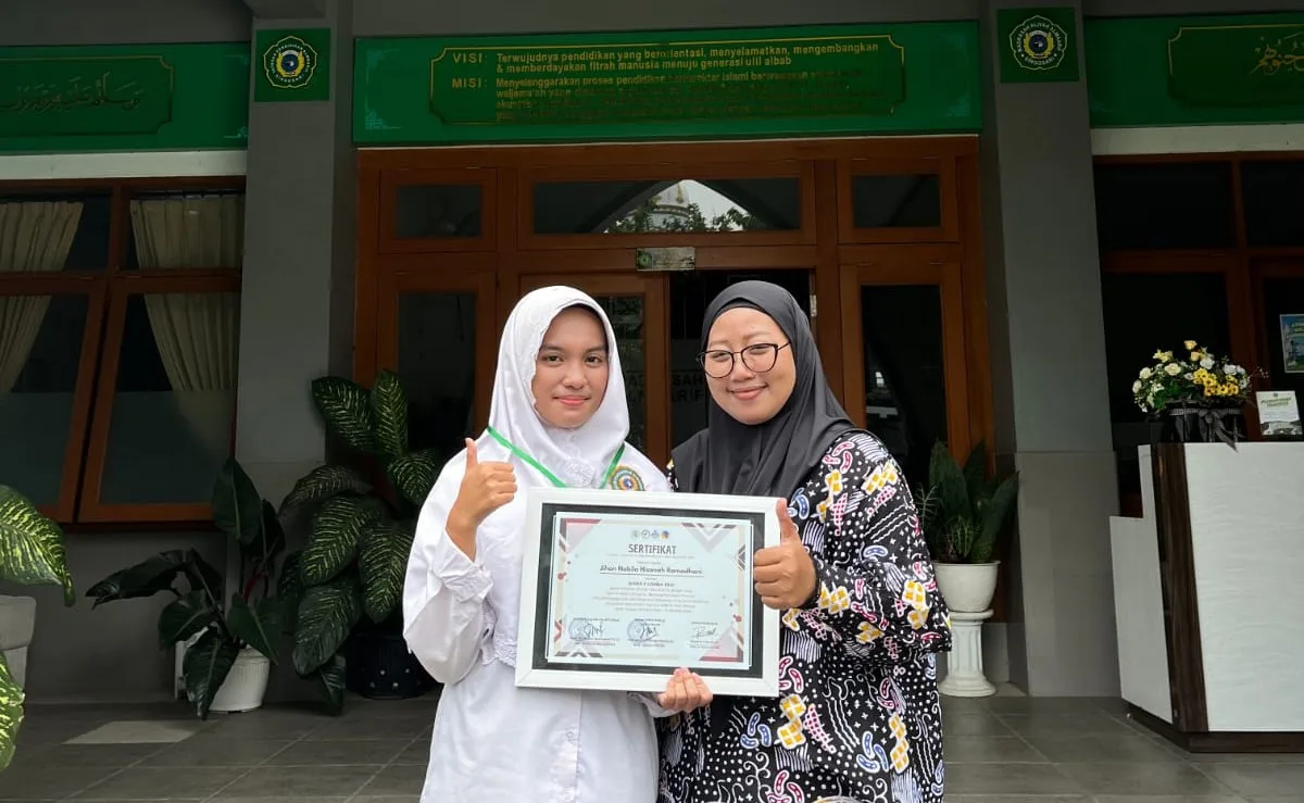 SISWA MA ALMAARIF SINGOSARI RAIH JUARA 3 ESSAY BIOLOGI NASIONAL DI BIOFEST 2025