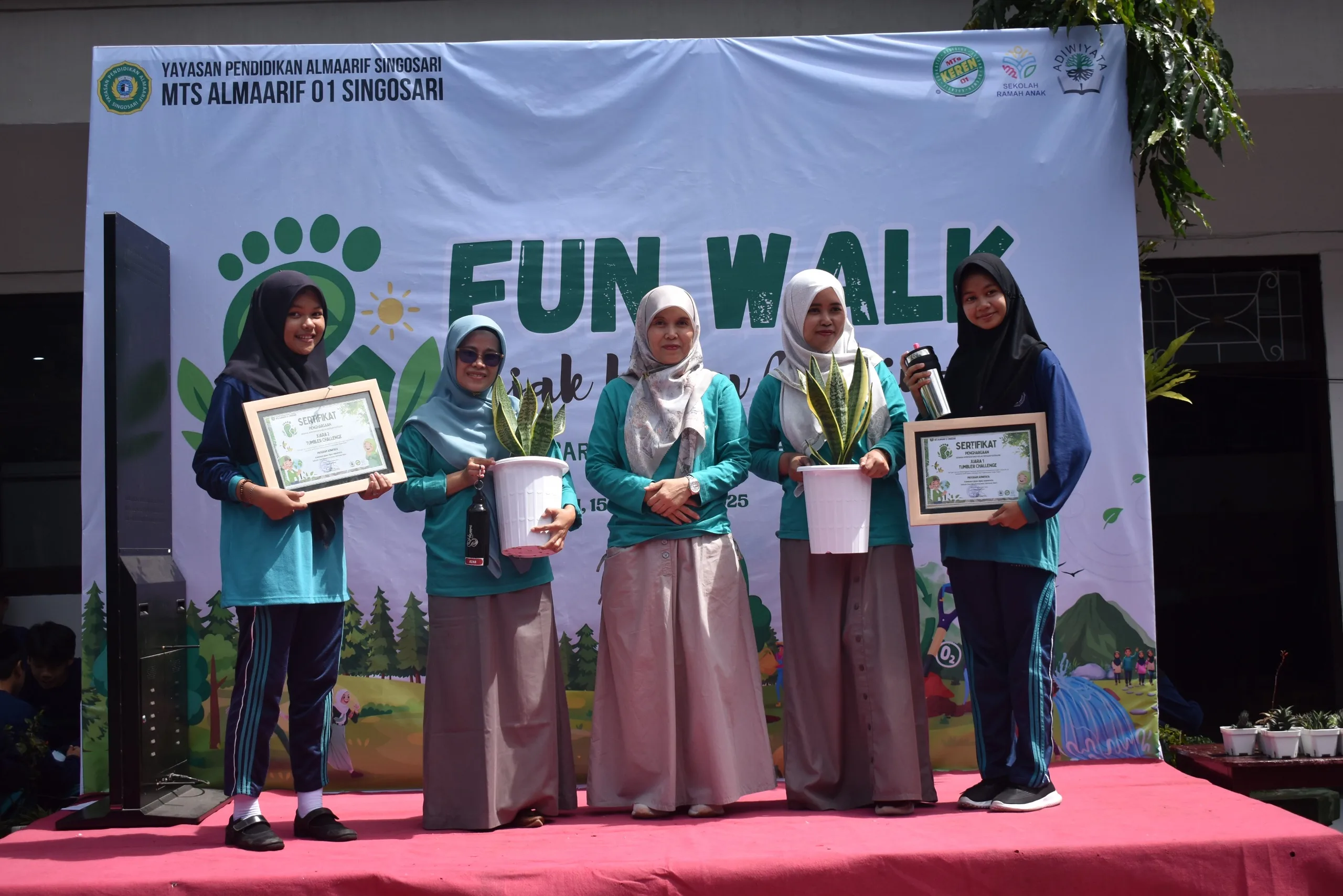 Fun Walk Jejak Hijau Adiwiyata MTs Almaarif 01 Singosari Fun walk