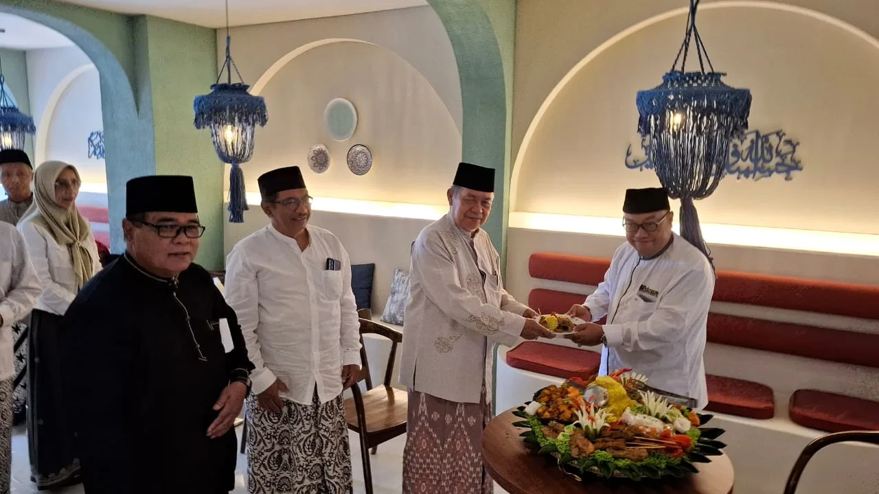 Grand Unisma Stay Sekelas Hotel Berbintang Grand Unisma Stay Sekelas Hotel