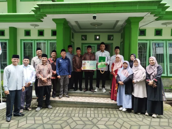 YP Almaarif Singosari Salurkan Donasi Rp60,5 Juta kepada Korban Bencana Aceh