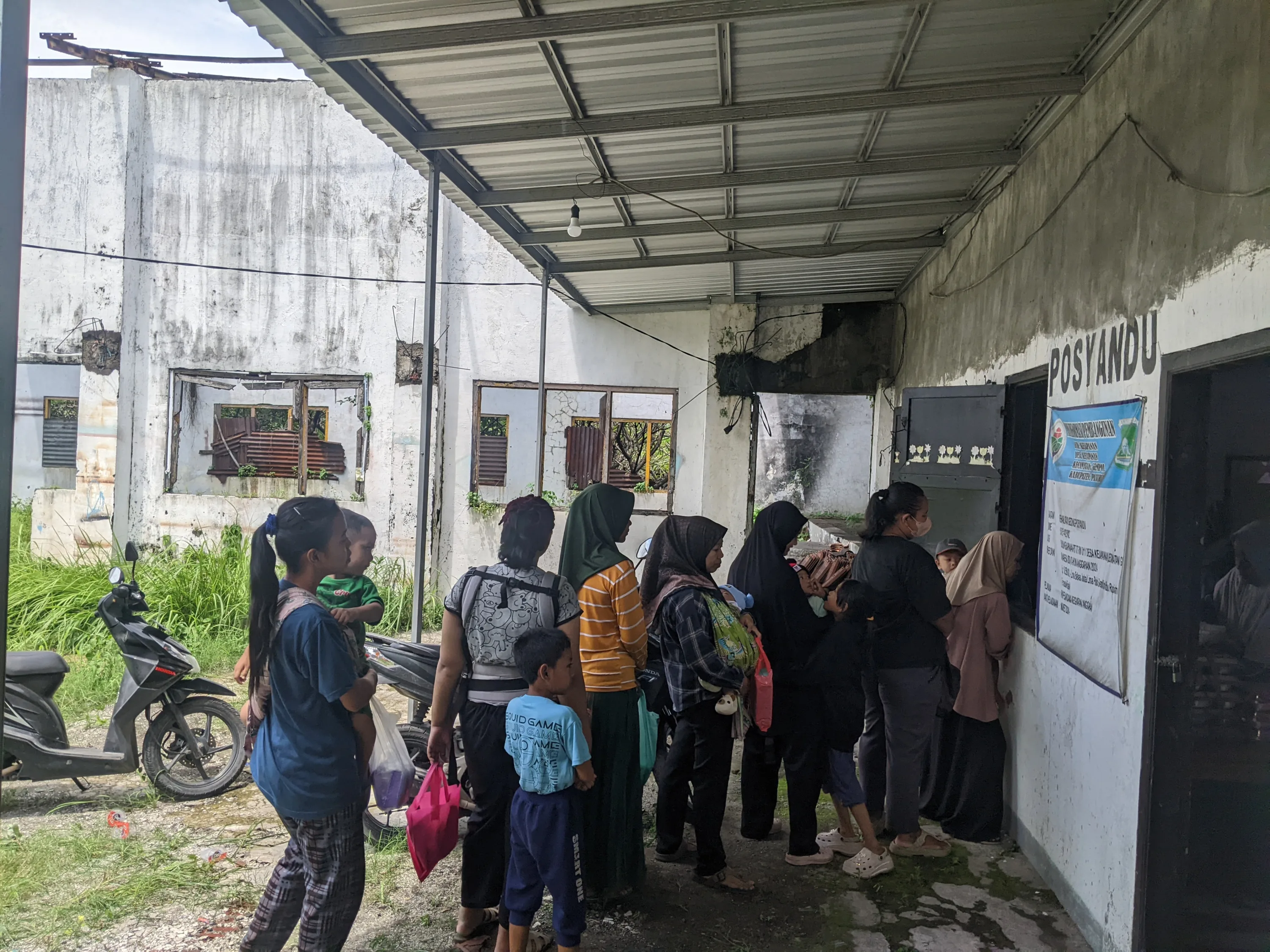 MBG Perdana Dibagikan di Posyandu Kejapanan Pasuruan, 151 Ibu Menyusui Terima Paket Gizi