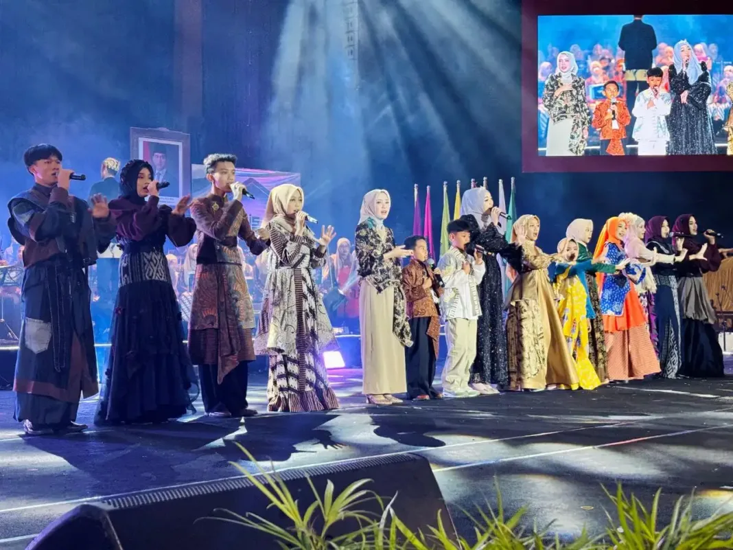 Penampilan Natasya Emylia kolaborasi dengan siswa dan tim orkestra Sekolah Sabilillah _result