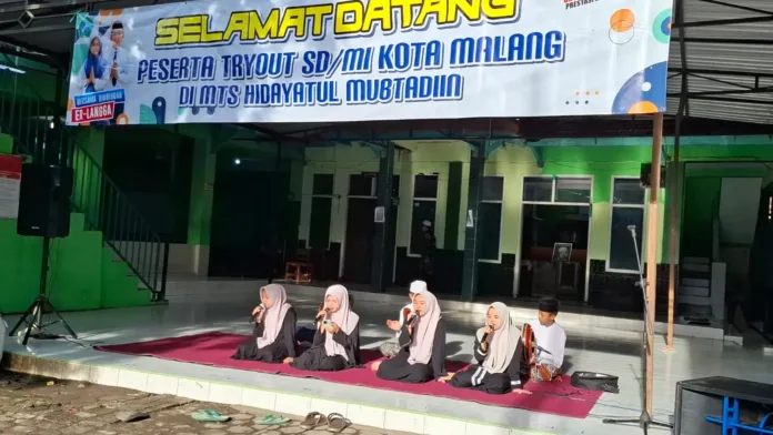 Gema Salawat dan Atraksi Pagar Nusa Sambut Ratusan Peserta Tryout di MTs Hidayatul Mubtadi’in Tasikmadu