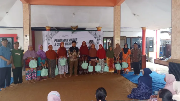 MAN 2 Kota Malang ; Gandeng Alumni Beri Layanan Kesehatan Gratis Warga Desa Sutojayan