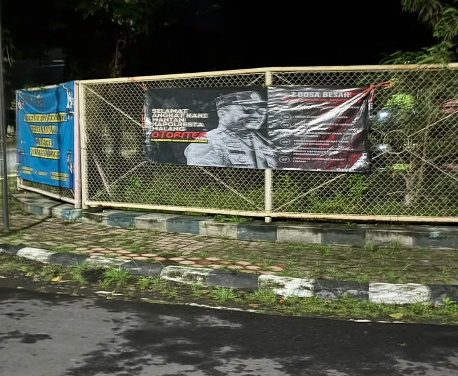 Seruan lewat spanduk