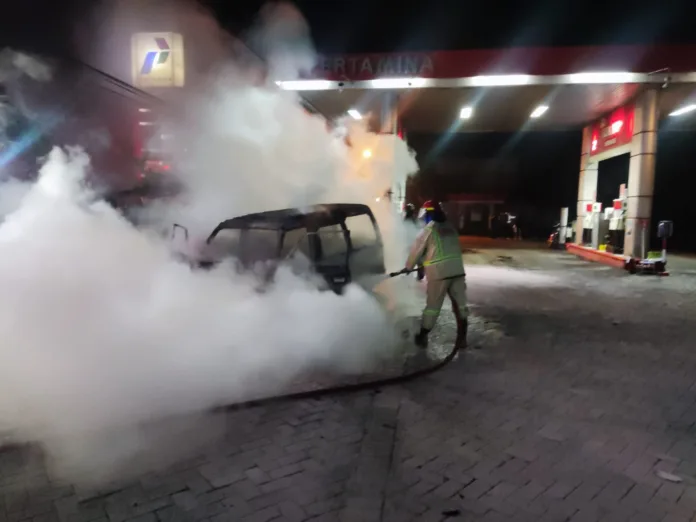 Mobil Suzuki Carry Terbakar Saat Isi BBM di SPBU Kepanjen, Satu Korban Alami Luka Bakar