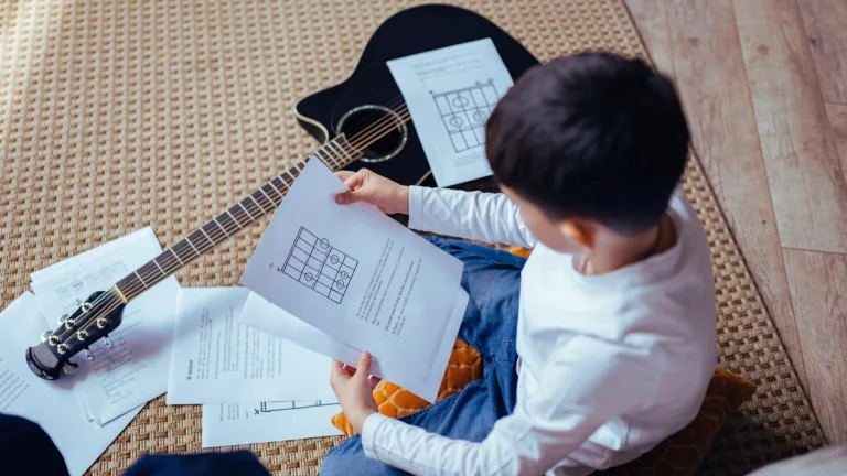 Membangun Kebiasaan Belajar Anak Sejak Dini Tanpa Menghilangkan Rasa Bahagia