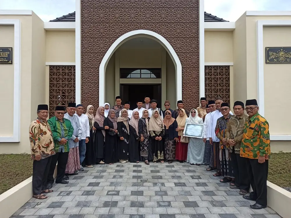 Para Tokoh NU Kota Malang setelah peresmian Musala Al-Muawanah milik MTs Ma’aruf NU Kota Malang
