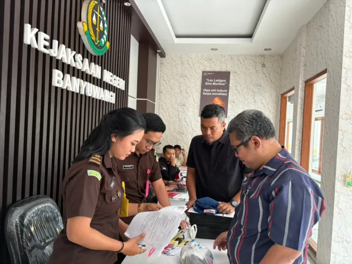 Main Faktur Fiktif Solar, Dua Tersangka Rugikan Negara Rp 16,2 Miliar Diserahkan ke Jaksa