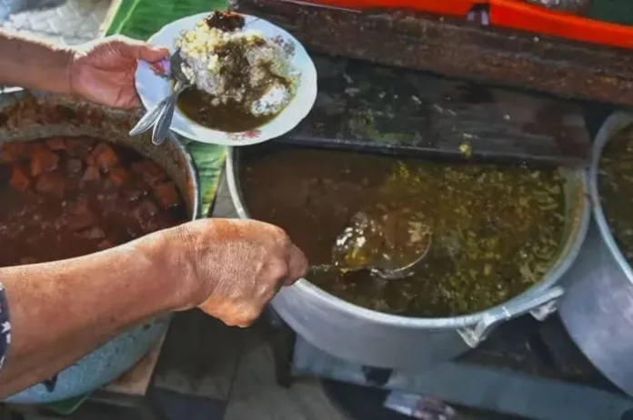 Sate Komoh Bu Saminah Pasuruan, Kuliner Legendaris yang Hanya Buka 3 Jam Sehari