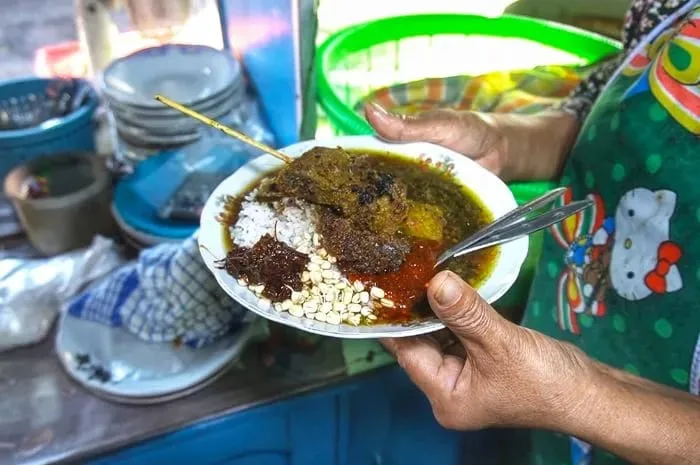 Sate Komoh,Bu Saminah