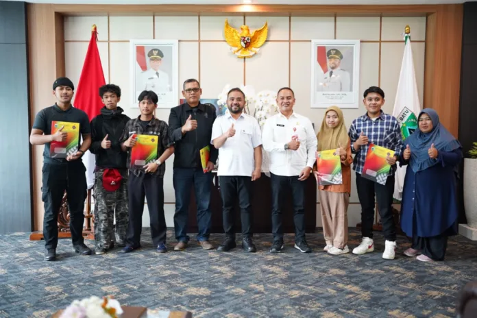 Sempat Tertahan, Ijazah Lima Tenaga Kerja Diserahkan Kembali