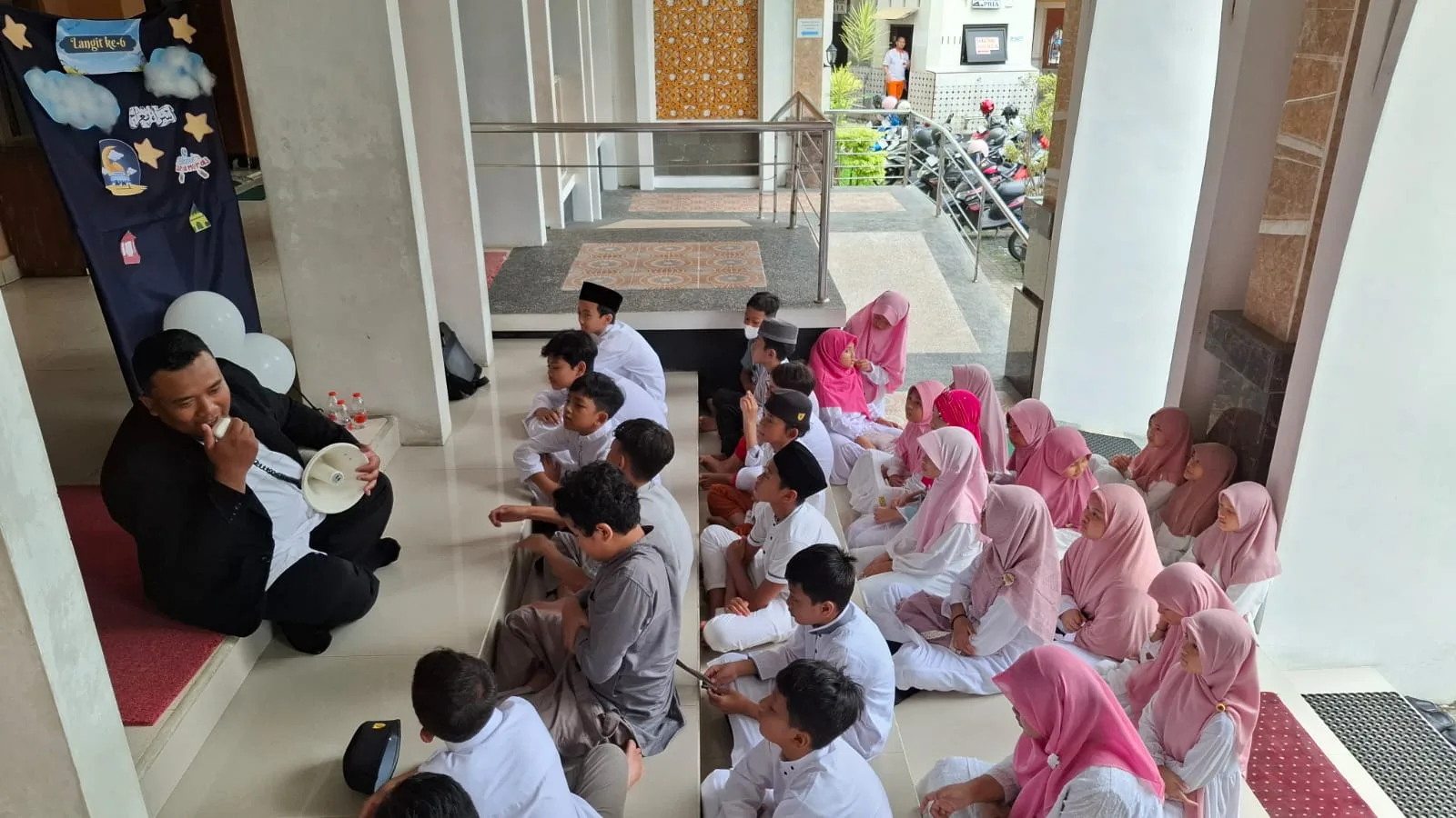 Peringatan Isra Mikraj di SDIT Ahmad Yani Malang ; Siswa Petik Hikmah Di "Sidratul Muntaha" Isra Mikraj,SDIT Ahmad Yani Malang