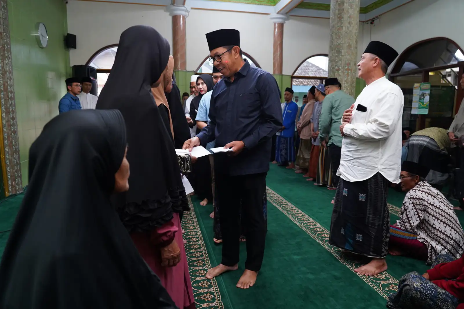 Safari Ramadhan, Nurochman Ajak Warga Torongrejo Jaga Kebersihan, Perkuat Kerukunan, dan Perlindungan Anak