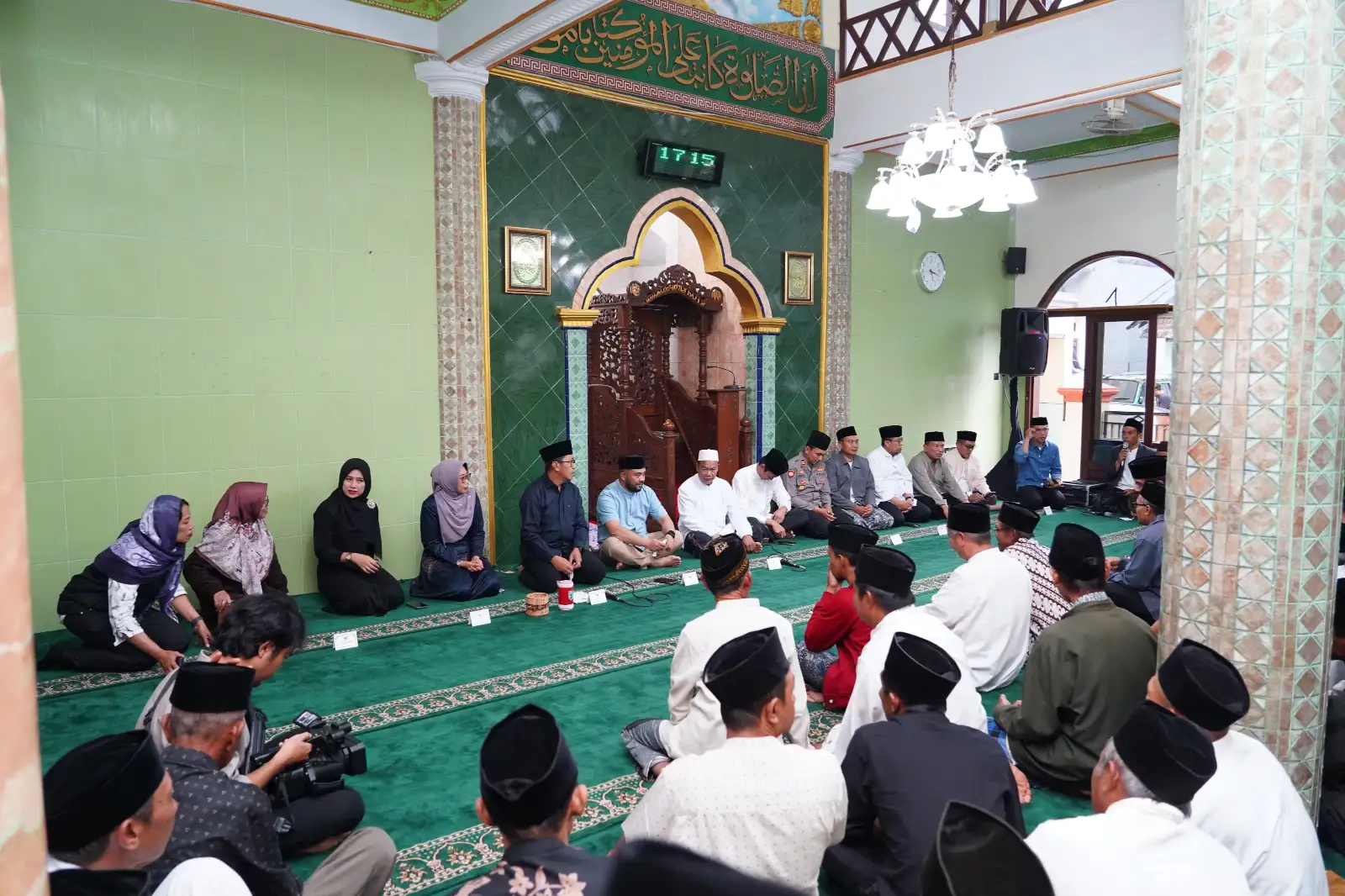 Safari Ramadhan, Nurochman Ajak Warga Torongrejo Jaga Kebersihan, Perkuat Kerukunan, dan Perlindungan Anak