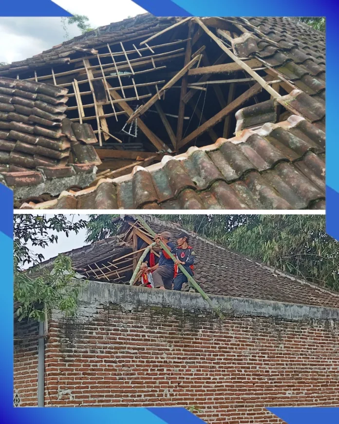Cuaca Ekstrem Terjang Junrejo, Atap Rumah Warga di Kota Batu Ambruk
