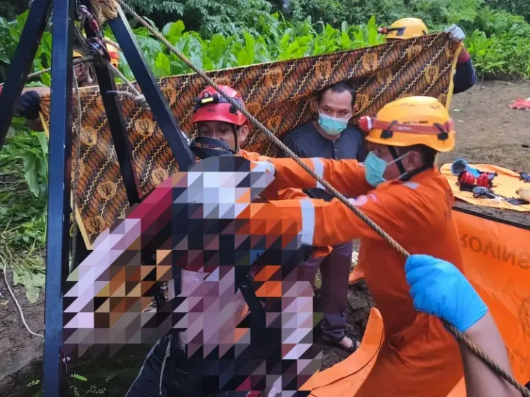 Tim SAR Gabungan Evakuasi Adi dari Dasar Sumur di Ponorogo