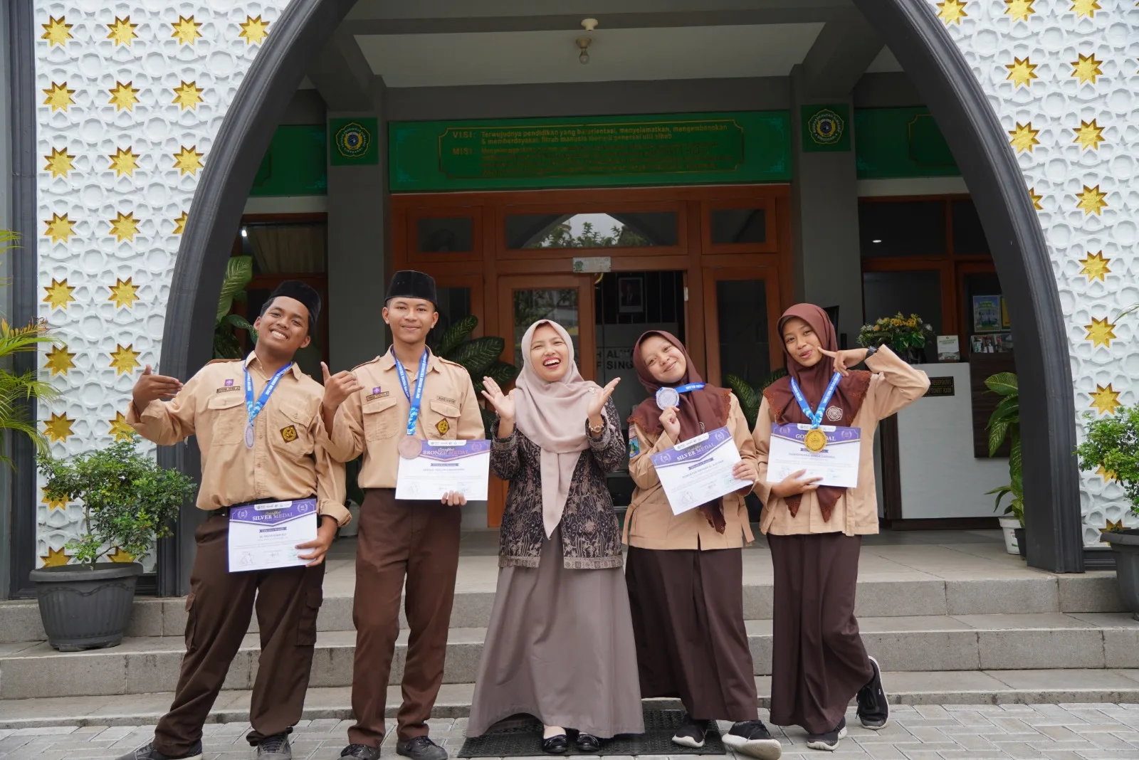 Empat Siswa MA Almaarif Singosari Raih Medali Nasional di LIMAS 2026, Bukti Madrasah Mampu Berprestasi