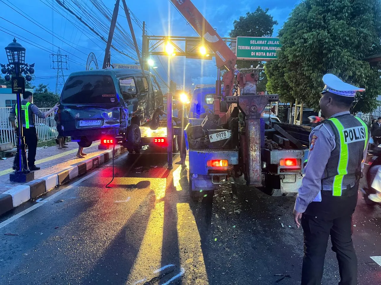 Truk Diduga RemBlong Tabrak Empat Kendaraan di Jalan Raya Pattimura Batu; Satu Tewas, Empat Luka-Luka