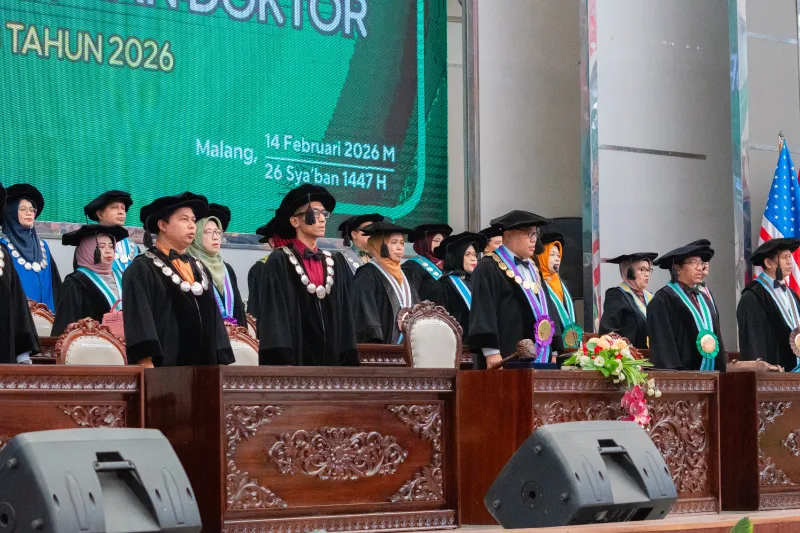 Jajaran Senat Universitas dan Rektor Unisma serta para wakil rektor dalam prosesi wisuda periode ke-78