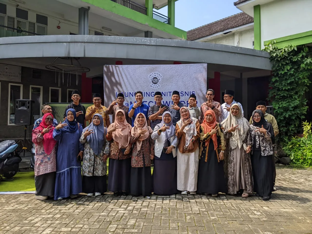 SMK Plus Almaarif Singosari, Resmikan Unit Bisnis Berbasis Kompetensi Keahlian dan Kearifan Lokal SMK Plus Almaarif Singosari