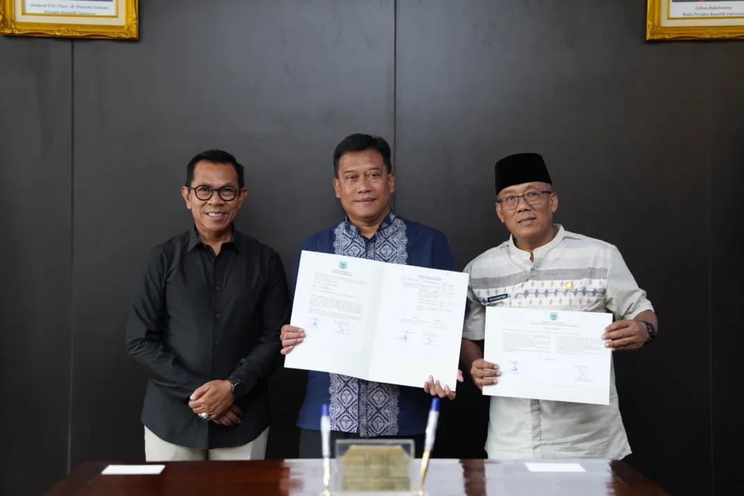 Komitmen Penguatan Birokrasi yang Bersih dan Transparan, Wali Kota Nurochman Pimpin Penandatanganan Perjanjian Kinerja dan Pakta Integritas Tahun 2026 Komitmen Penguatan Birokrasi yang Bersih dan Transparan, Wali Kota Nurochman Pimpin Penandatanganan Perjanjian Kinerja dan Pakta Integritas Tahun 2026