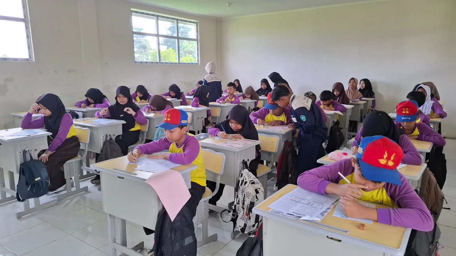 Pikat 500 Peserta, Tryout MTs Hidayatul Mubtadi’in Tasikmadu Beri Beasiswa Lima Peserta Terbaik