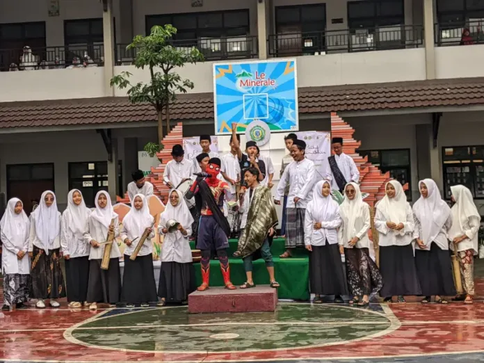 MTs Almaarif 01 Singosari Gelar Lomba Patrol, Siswa Belajar Kreativitas dan Kepedulian Lingkungan