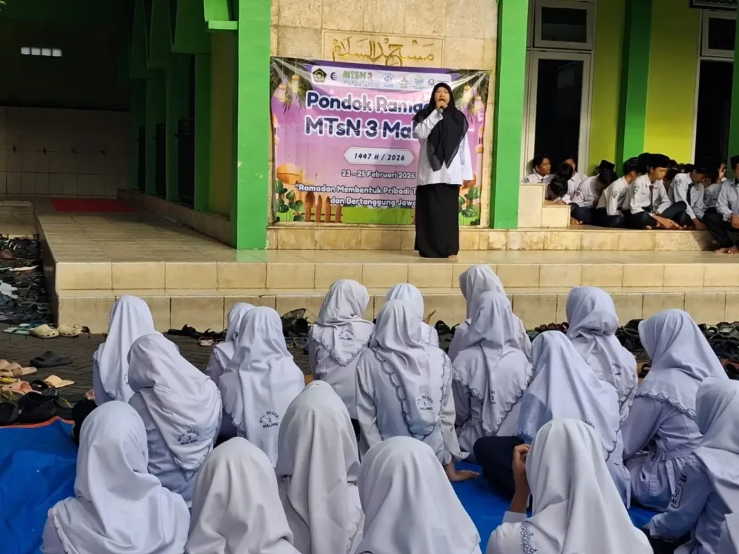 Selama tiga hari siswa MTs Negeri 3 Malang mengikuti Pondok Ramadan Selama tiga hari siswa MTs Negeri 3 Malang mengikuti Pondok Ramadan