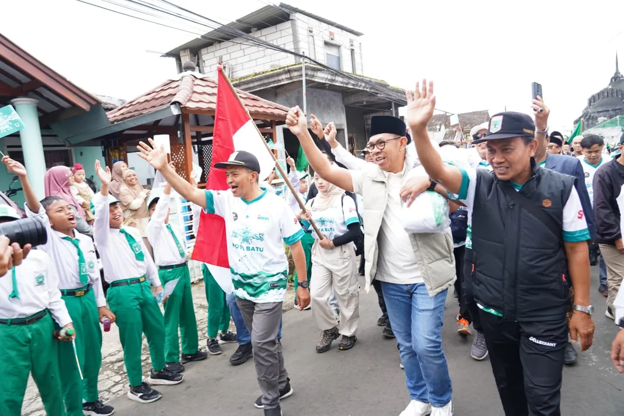 Wali Kota Nurochman,Kibarkan Bendera NU Raksasa