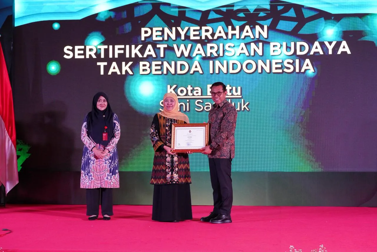 Wali Kota Nurochman Terima Sertifikat Seni Sanduk sebagai Warisan Budaya Takbenda Indonesia dari Menteri Kebudayaan RI