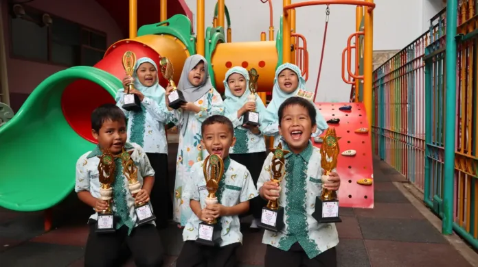 Setiap Anak Harus Pegang Piala : Rahasia TK Islam Sabilillah Malang 1 Borong Juara di Bulan Suci Setiap Anak Harus Pegang Piala : Rahasia TK Islam Sabilillah Malang 1 Borong Juara di Bulan Suci