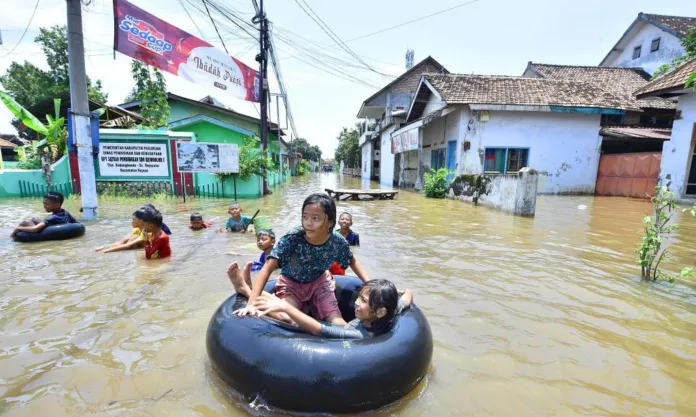 Banjir Pasuruan Belum Usai! Ribuan Rumah Terendam, Air Capai 1 Meter Lebih di Sejumlah Wilayah Banjir Pasuruan Belum Usai! Ribuan Rumah Terendam, Air Capai 1 Meter Lebih di Sejumlah Wilayah