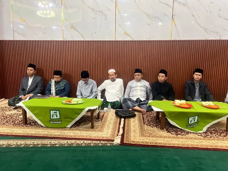 Jajaran pimpinan MAN 2 Kota Malang dan Mahad Al Qalam hadir dalam kegiatan Nuzulul Quran di Masjid Al Falah MAN 2 Kota Malang