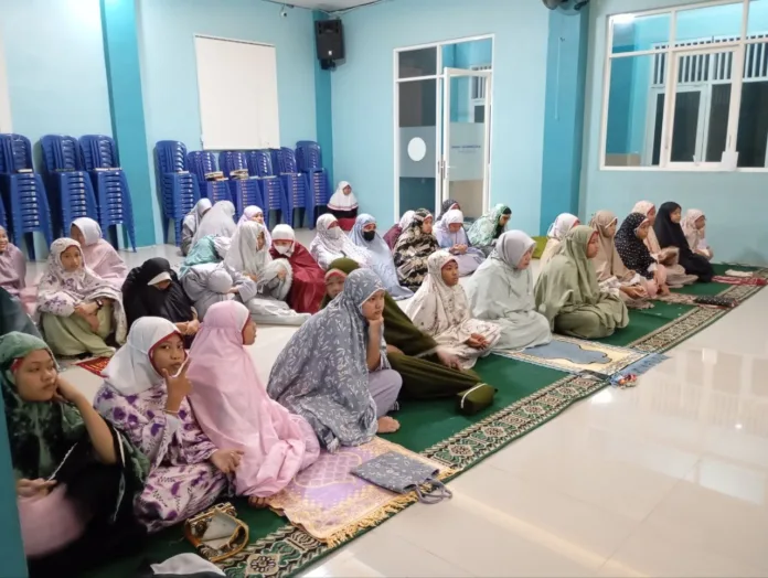 Tips Menghindari Prasangka Buruk dan Cara Menumbuhkan Positive Vibes Menurut Ustaz Angga Tips Menghindari Prasangka Buruk dan Cara Menumbuhkan Positive Vibes Menurut Ustaz Angga