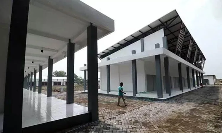 Kios Kuliner Dewi Sartika dan Kios Mebel Pasar Bukir Sepi