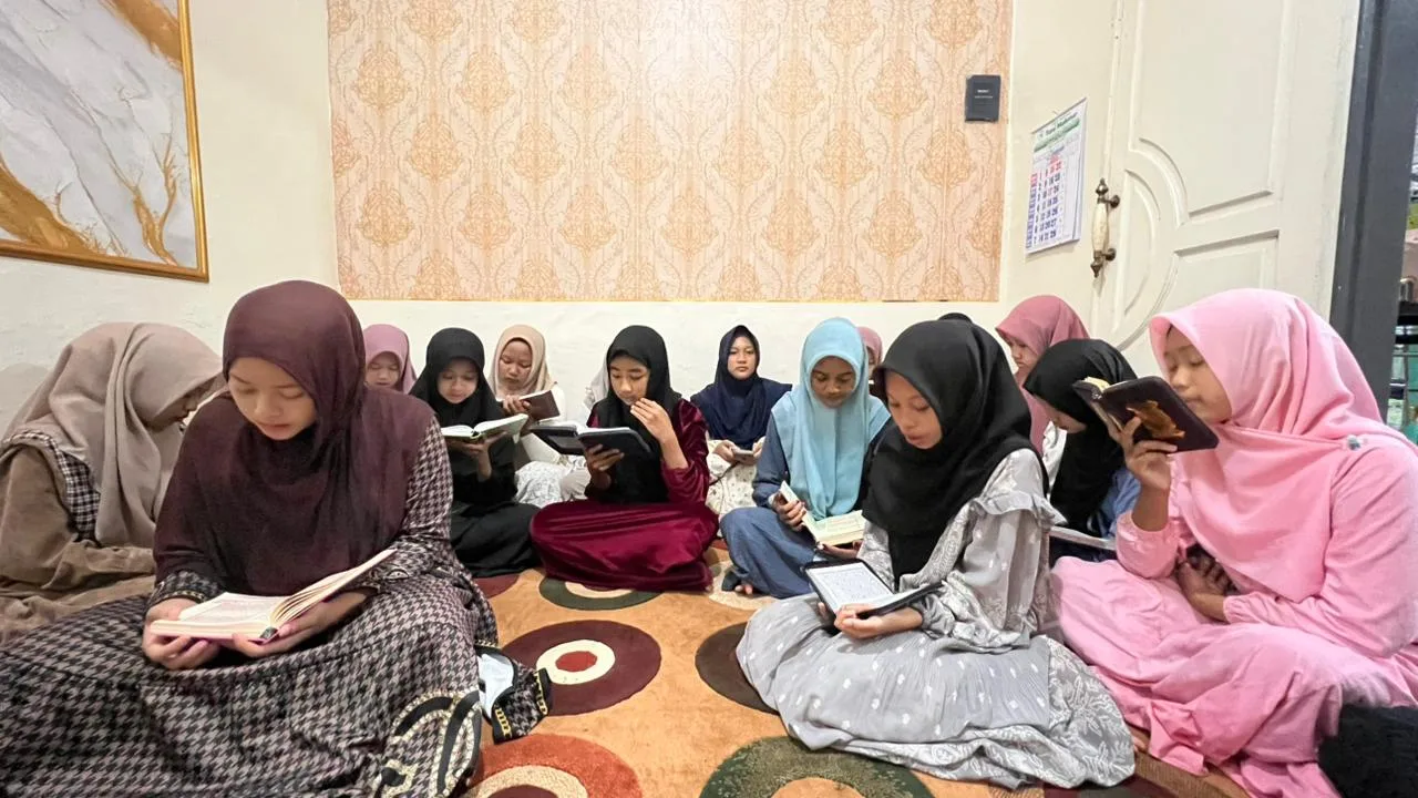 MTs Almaarif Singosari Sukses Gelar Tadarus Keliling (Darling)