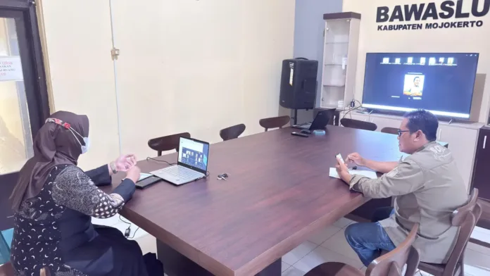 “Ngabuburit Pengawasan” Bawaslu Kabupaten Mojokerto, Integritas SDM dalam Demokrasi “Ngabuburit Pengawasan” Bawaslu Kabupaten Mojokerto, Integritas SDM dalam Demokrasi