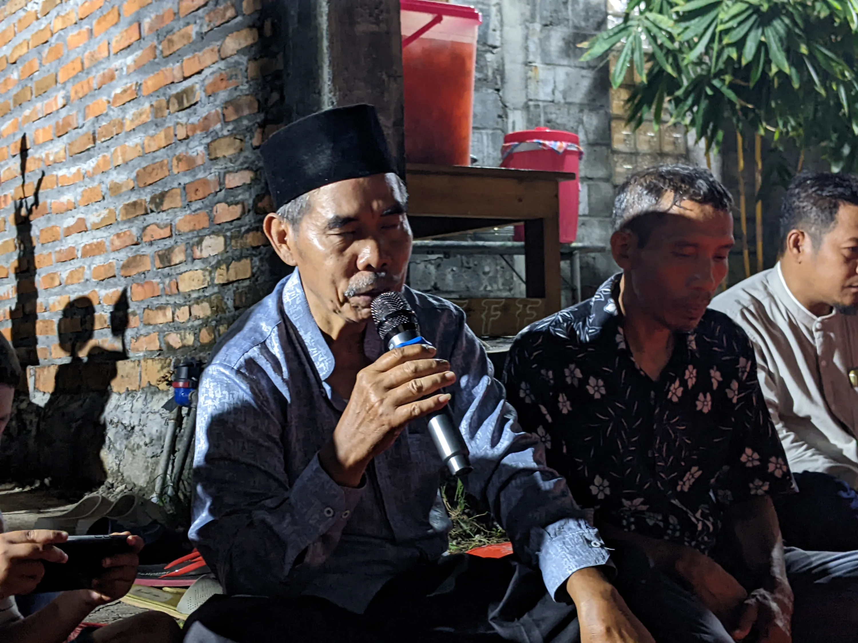 Halal Bihalal Warga Gang Masjid Kejapanan Penuh Kehangatan dan Keakraban