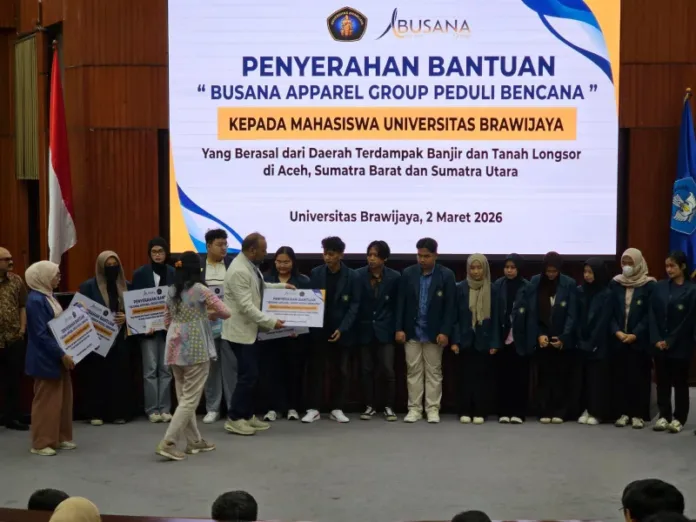 70 Mahasiswa UB Terdampak Banjir Terima Bantuan