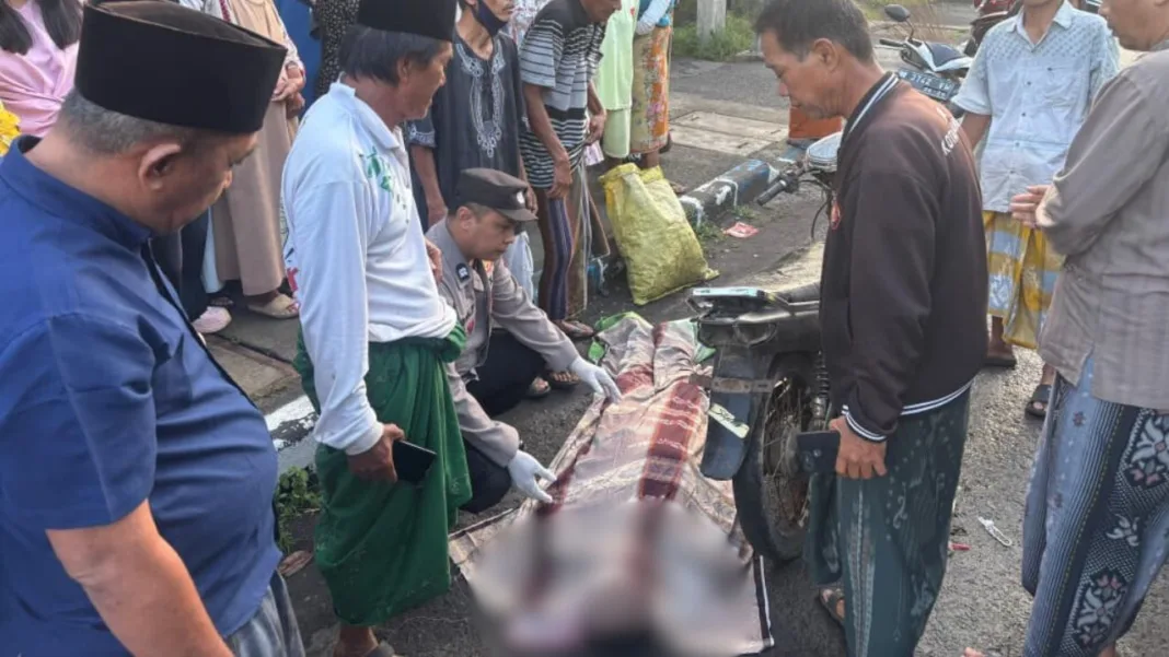 Petugas Kebersihan Ditemukan Meninggal di Tepi Jalan Hangtuah, Diduga Karena Sakit Jantung