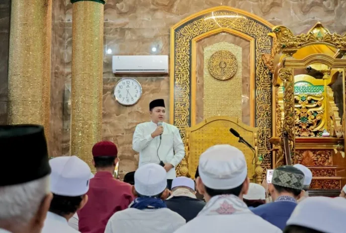 Ribuan Jamaah Padati Masjid Agung Bangil, Bupati Rusdi Ajak Warga Bersinergi Bangun Daerah Ribuan Jamaah Padati Masjid Agung Bangil, Bupati Rusdi Ajak Warga Bersinergi Bangun Daerah
