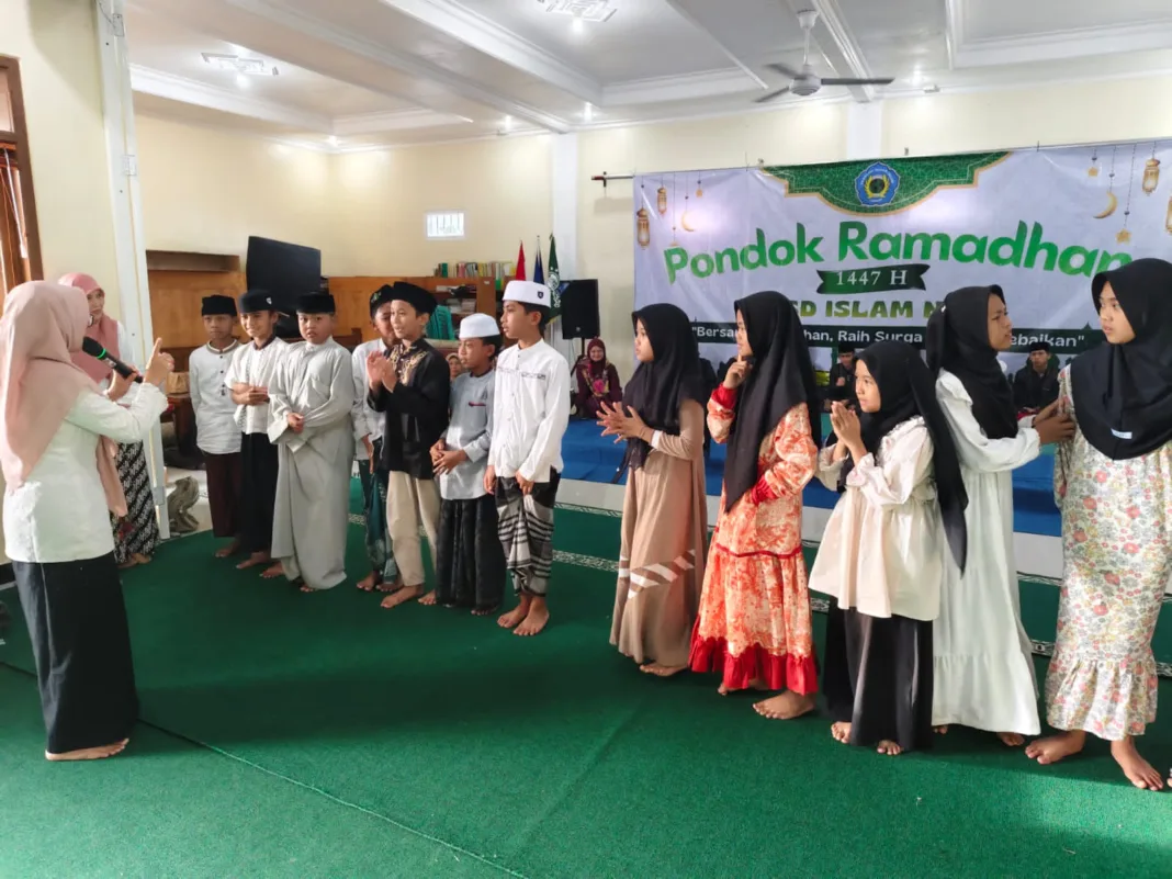 Safari Ramadan MTs Almaarif 01 Singosari Meriah, Kunjungi SDI Almaarif 01 dan SDI NU Lawang