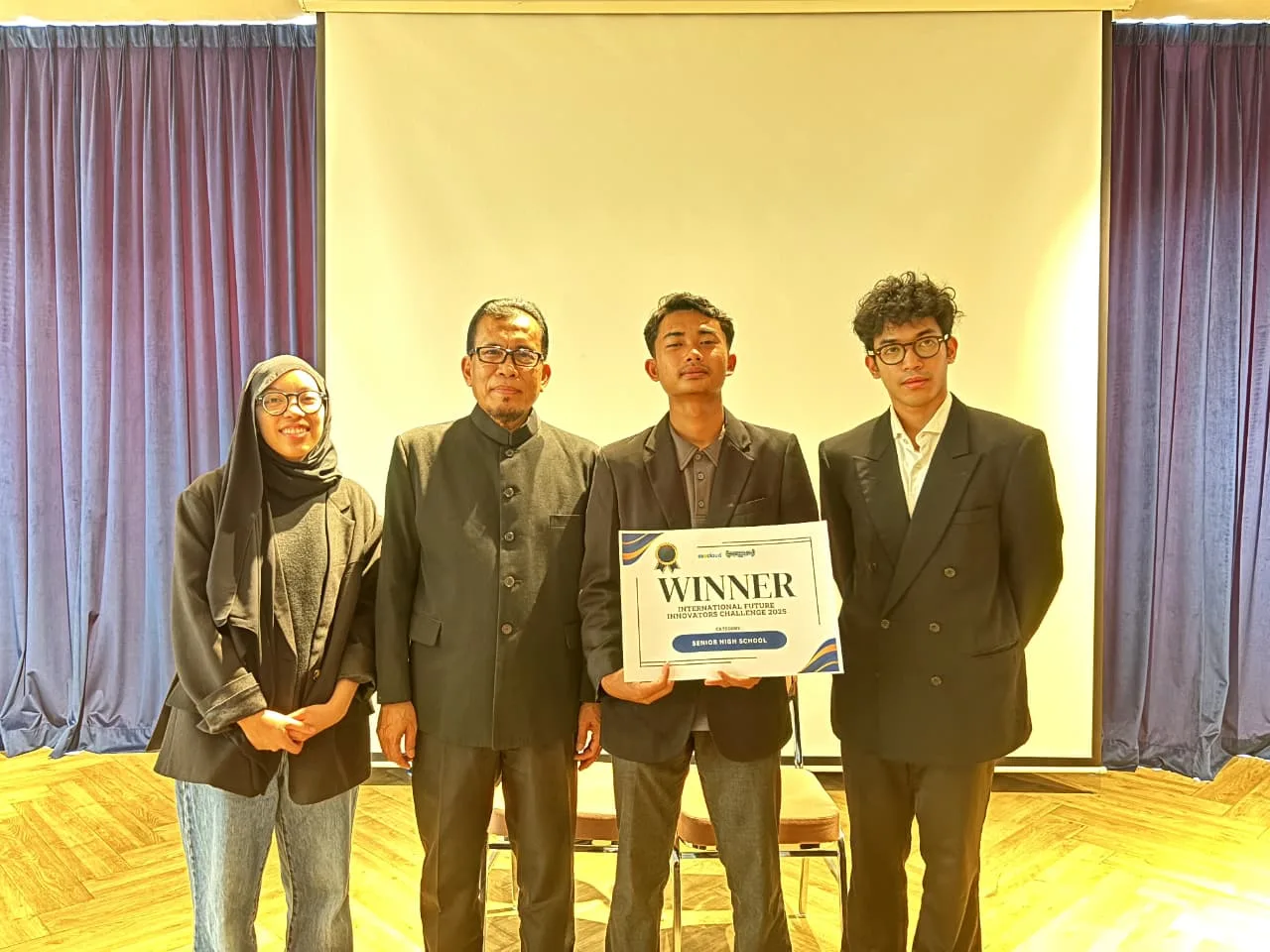 Inovasi Santri PPI AMF, Keluak Disulap Jadi Tinta Spidol Ramah Lingkungan